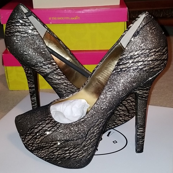 Heels - Picture 3 of 3